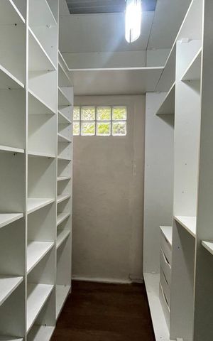 Casa à venda com 174m², 3 quartos e sem vaga