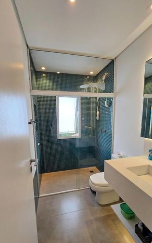 Casa à venda com 300m², 4 quartos e 6 vagas Casa à venda com 300m², 4 quartos e 6 vagasBanheiro