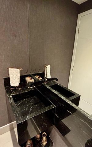 Apartamento à venda com 165m², 3 quartos e 2 vagas Apartamento à venda com 165m², 3 quartos e 2 vagasBanheiro