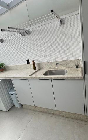 Apartamento à venda com 165m², 3 quartos e 2 vagas Apartamento à venda com 165m², 3 quartos e 2 vagasÁrea de serviço