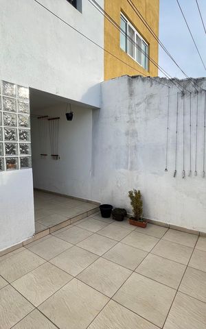 Casa à venda com 181m², 5 quartos e 3 vagas Casa à venda com 181m², 5 quartos e 3 vagasQuintal