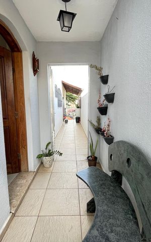 Casa à venda com 181m², 5 quartos e 3 vagas Casa à venda com 181m², 5 quartos e 3 vagasCorredor Lateral