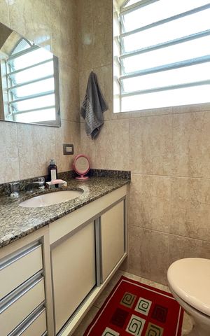 Casa à venda com 181m², 5 quartos e 3 vagas Casa à venda com 181m², 5 quartos e 3 vagasBanheiro 1