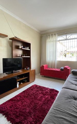 Casa à venda com 181m², 5 quartos e 3 vagas Casa à venda com 181m², 5 quartos e 3 vagasSala