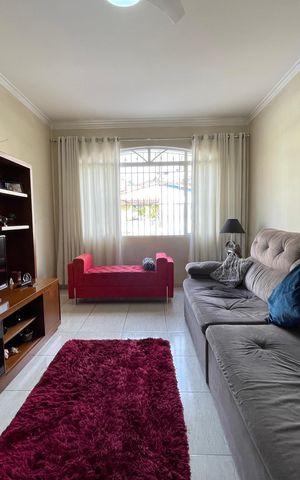 Casa à venda com 181m², 5 quartos e 3 vagas Casa à venda com 181m², 5 quartos e 3 vagasSala