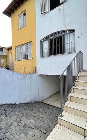 Casa à venda com 181m², 5 quartos e 3 vagas Casa à venda com 181m², 5 quartos e 3 vagasFachada