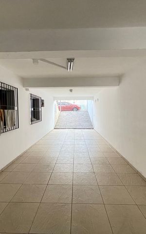 Casa à venda com 181m², 5 quartos e 3 vagas Casa à venda com 181m², 5 quartos e 3 vagasGaragem