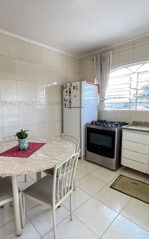 Casa à venda com 181m², 5 quartos e 3 vagas Casa à venda com 181m², 5 quartos e 3 vagasCozinha