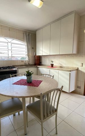 Casa à venda com 181m², 5 quartos e 3 vagas Casa à venda com 181m², 5 quartos e 3 vagasCozinha