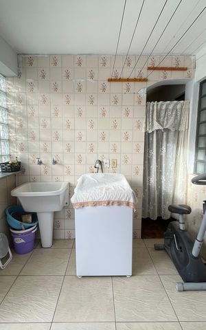 Casa à venda com 181m², 5 quartos e 3 vagas Casa à venda com 181m², 5 quartos e 3 vagasÁrea de Serviço