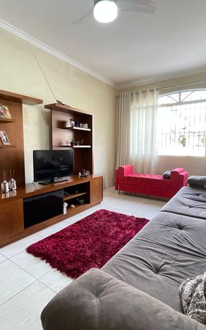 Casa à venda com 181m², 5 quartos e 3 vagas Casa à venda com 181m², 5 quartos e 3 vagasSala
