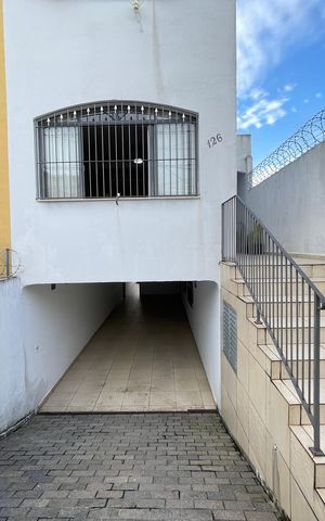 Casa à venda com 181m², 5 quartos e 3 vagas Casa à venda com 181m², 5 quartos e 3 vagasFachada