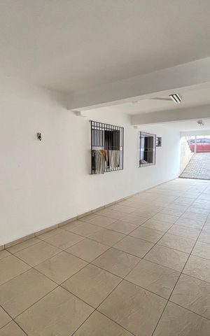 Casa à venda com 181m², 5 quartos e 3 vagas Casa à venda com 181m², 5 quartos e 3 vagasGaragem