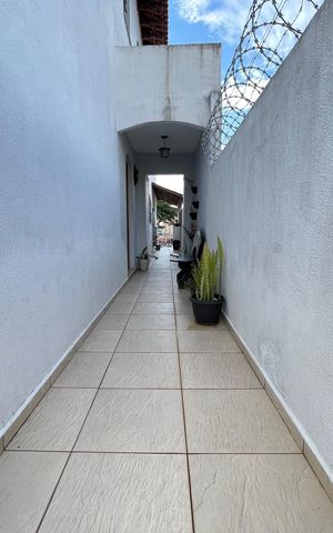 Casa à venda com 181m², 5 quartos e 3 vagas Casa à venda com 181m², 5 quartos e 3 vagasCorredor Lateral