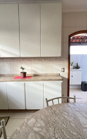 Casa à venda com 181m², 5 quartos e 3 vagas Casa à venda com 181m², 5 quartos e 3 vagasCozinha
