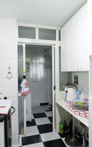 Apartamento para alugar com 72m², 2 quartos e 2 vagas Apartamento para alugar com 72m², 2 quartos e 2 vagasCozinha e Área de Serviço