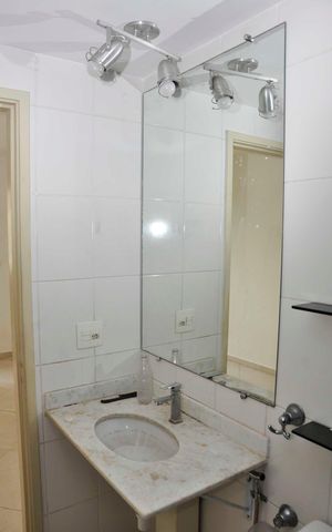 Apartamento à venda com 73m², 2 quartos e 1 vaga Apartamento à venda com 73m², 2 quartos e 1 vagaDetalhe - Banheiro Social
