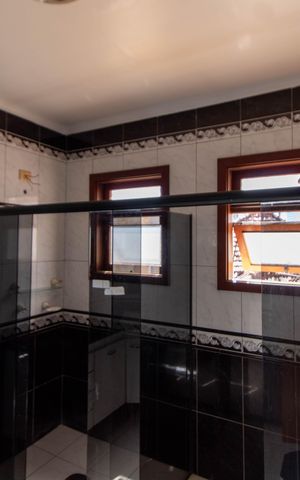Casa para alugar com 279m², 5 quartos e 2 vagas Casa para alugar com 279m², 5 quartos e 2 vagasBANHEIRO SOCIAL PISO SUPERIOR