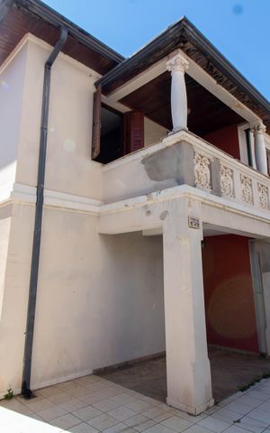 Casa para alugar com 279m², 5 quartos e 2 vagas Casa para alugar com 279m², 5 quartos e 2 vagasÁREA EXTERNA FACHADA