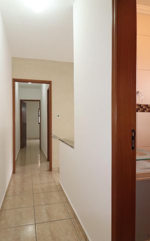 Casa à venda com 200m², 3 quartos e 2 vagasCorredor Quartos
