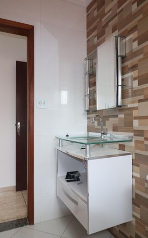 Casa à venda com 200m², 3 quartos e 2 vagasBanheiro Quarto 1 suíte