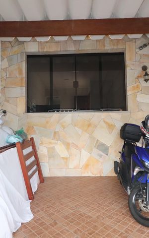 Casa à venda com 200m², 3 quartos e 2 vagasGaragem