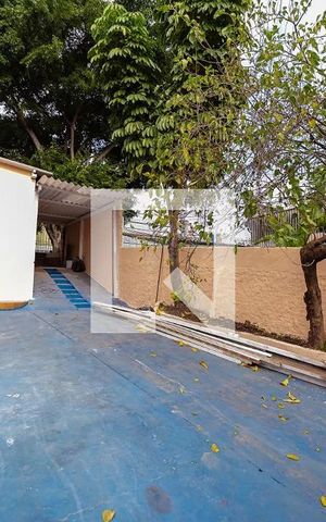 Casa à venda com 200m², 6 quartos e 8 vagas Casa à venda com 200m², 6 quartos e 8 vagasÁrea externa