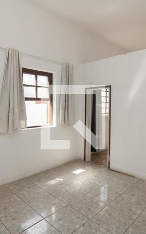 Casa à venda com 200m², 6 quartos e 8 vagas Casa à venda com 200m², 6 quartos e 8 vagasQuarto