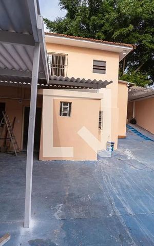 Casa à venda com 200m², 6 quartos e 8 vagas Casa à venda com 200m², 6 quartos e 8 vagasÁrea externa