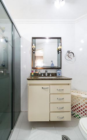 Apartamento à venda com 115m², 3 quartos e 2 vagas Apartamento à venda com 115m², 3 quartos e 2 vagasBanheiro da Suíte