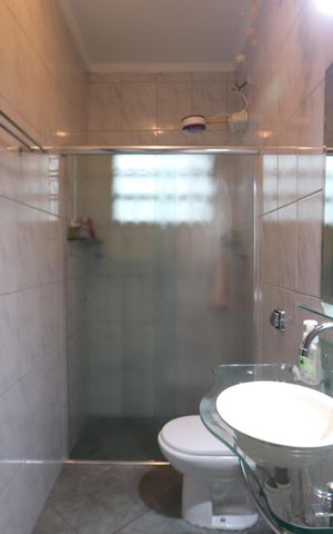Casa à venda com 271m², 3 quartos e 2 vagasBanheiro