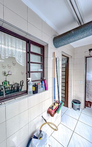 Casa à venda com 254m², 3 quartos e 1 vagaÁrea de Serviço