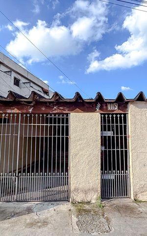 Casa à venda com 254m², 3 quartos e 1 vagaFachada com Plaquinha