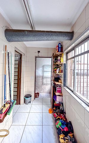 Casa à venda com 254m², 3 quartos e 1 vagaÁrea de Serviço