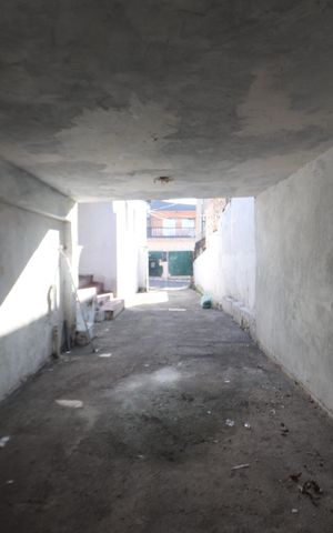 Casa à venda com 300m², 1 quarto e 2 vagasÁrea externa