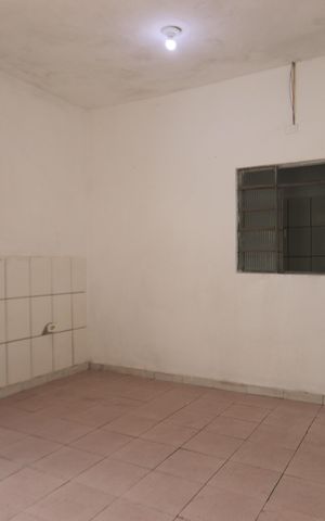 Casa à venda com 300m², 1 quarto e 2 vagasSala