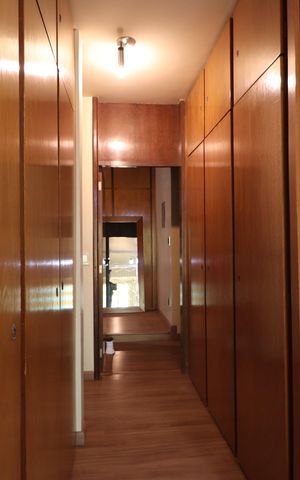 Casa para alugar com 340m², 5 quartos e 4 vagasCorredor - Armários