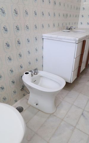 Casa para alugar com 340m², 5 quartos e 4 vagasBanheiro da Suíte