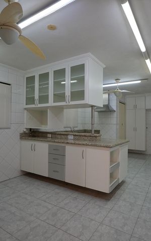 Casa para alugar com 400m², 5 quartos e 8 vagasCozinha