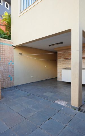 Casa para alugar com 400m², 5 quartos e 8 vagasQuintal