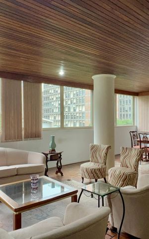 Apartamento à venda com 168m², 2 quartos e 1 vaga Apartamento à venda com 168m², 2 quartos e 1 vagaSala
