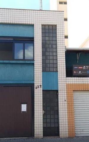 Casa à venda com 289m², 2 quartos e 3 vagas