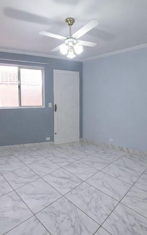 Casa à venda com 125m², 2 quartos e 3 vagas Casa à venda com 125m², 2 quartos e 3 vagasSala