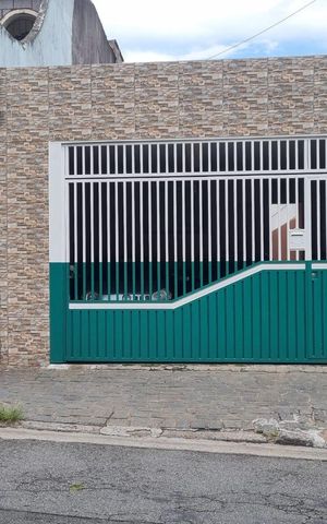Casa à venda com 125m², 2 quartos e 3 vagas Casa à venda com 125m², 2 quartos e 3 vagasFachada