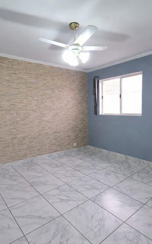 Casa à venda com 125m², 2 quartos e 3 vagas Casa à venda com 125m², 2 quartos e 3 vagasSala