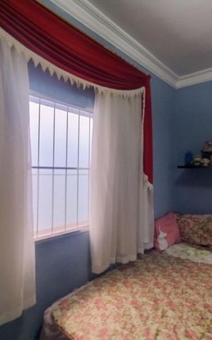 Casa à venda com 180m², 3 quartos e 2 vagas Casa à venda com 180m², 3 quartos e 2 vagasQuarto