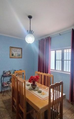 Casa à venda com 180m², 3 quartos e 2 vagas Casa à venda com 180m², 3 quartos e 2 vagasSala