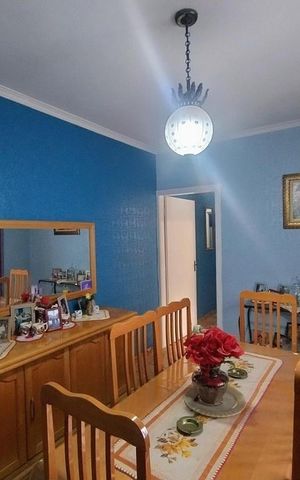 Casa à venda com 180m², 3 quartos e 2 vagas Casa à venda com 180m², 3 quartos e 2 vagasSala