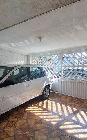 Casa à venda com 180m², 3 quartos e 2 vagas Casa à venda com 180m², 3 quartos e 2 vagasGaragem