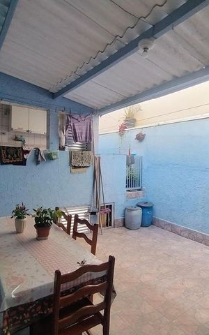 Casa à venda com 180m², 3 quartos e 2 vagas Casa à venda com 180m², 3 quartos e 2 vagasÁrea externa